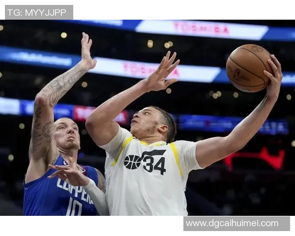 爵士队与快船队精彩对决回放直播全程回顾与分析