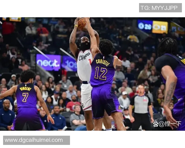 湖人对决掘金精彩赛事回顾与分析助你了解比赛亮点与关键时刻