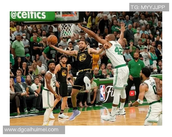 金州勇士队与骑士队巅峰对决再度上演球迷期待激烈较量与精彩瞬间