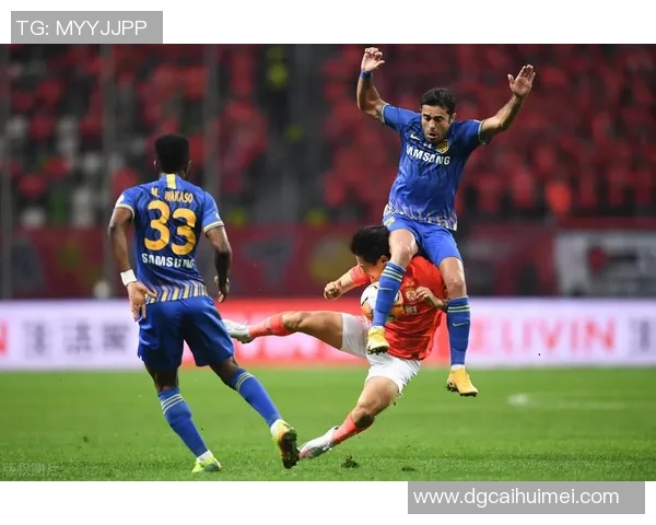 苏宁与恒大激战正酣精彩瞬间回顾与赛场图片分享