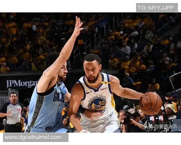 2015年11月勇士与灰熊激战回顾球场上的策略与精彩瞬间分析