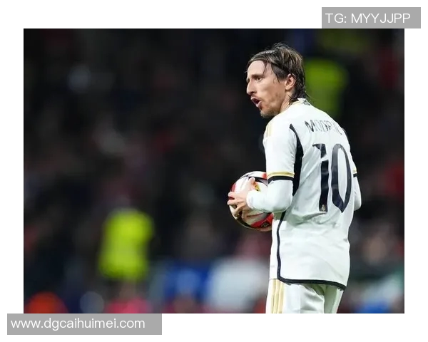 莫德里奇:足球场上的艺术家与传奇中场的完美结合 莫德里奇:足球场上的艺术家与传奇中场的完美结合