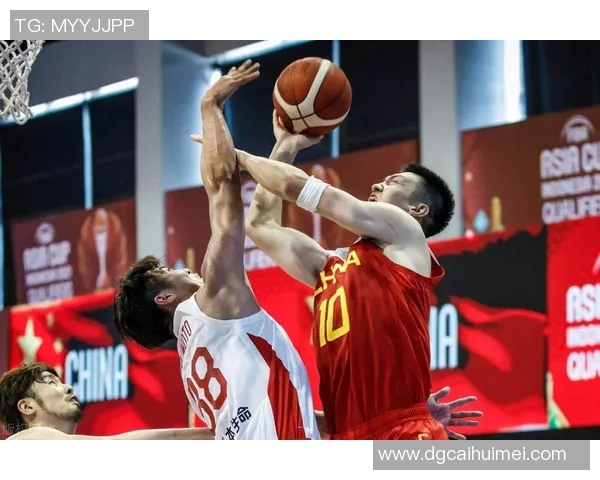 中国男篮迎战波兰队全力以赴争取胜利展现团队精神与拼搏决心