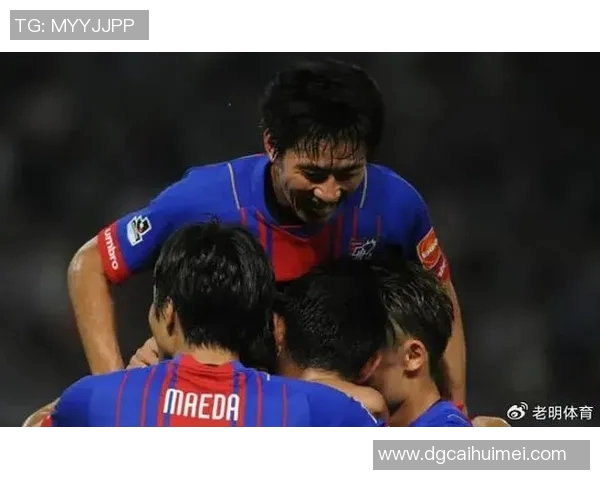 大宫松鼠与清水鼓动的激烈对决展现足球魅力与团队精神 大宫松鼠与清水鼓动的激烈对决展现足球魅力与团队精神