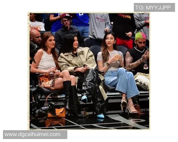 湖人火箭激战水主场球迷热情点燃比赛氛围 湖人火箭激战水主场球迷热情点燃比赛氛围